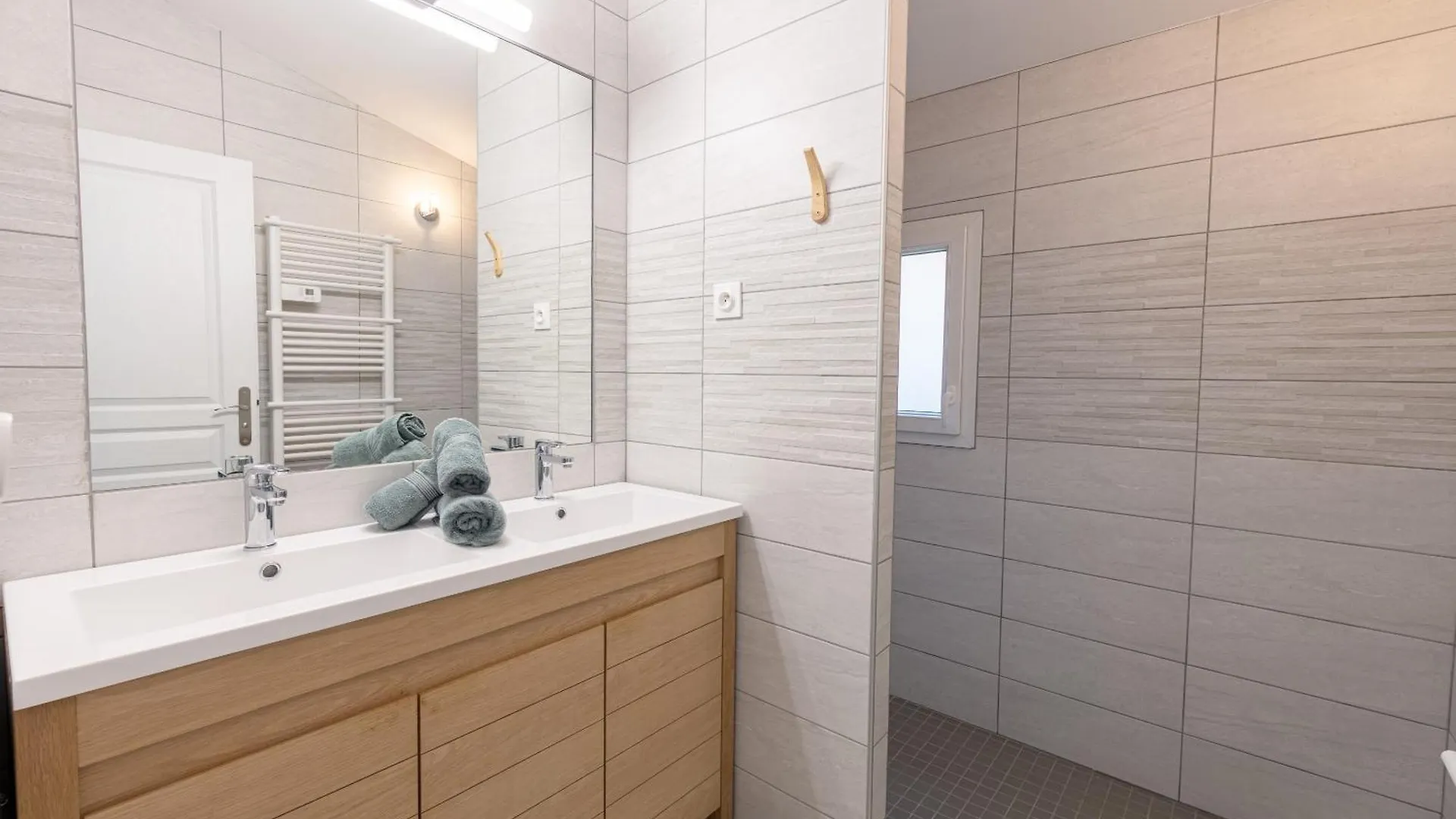 Holiday home Mon Reve, Charmant Cabanon Les Pieds Dans L'Eau A La Madrague, Confortable Et Lumineux Villa Hyeres