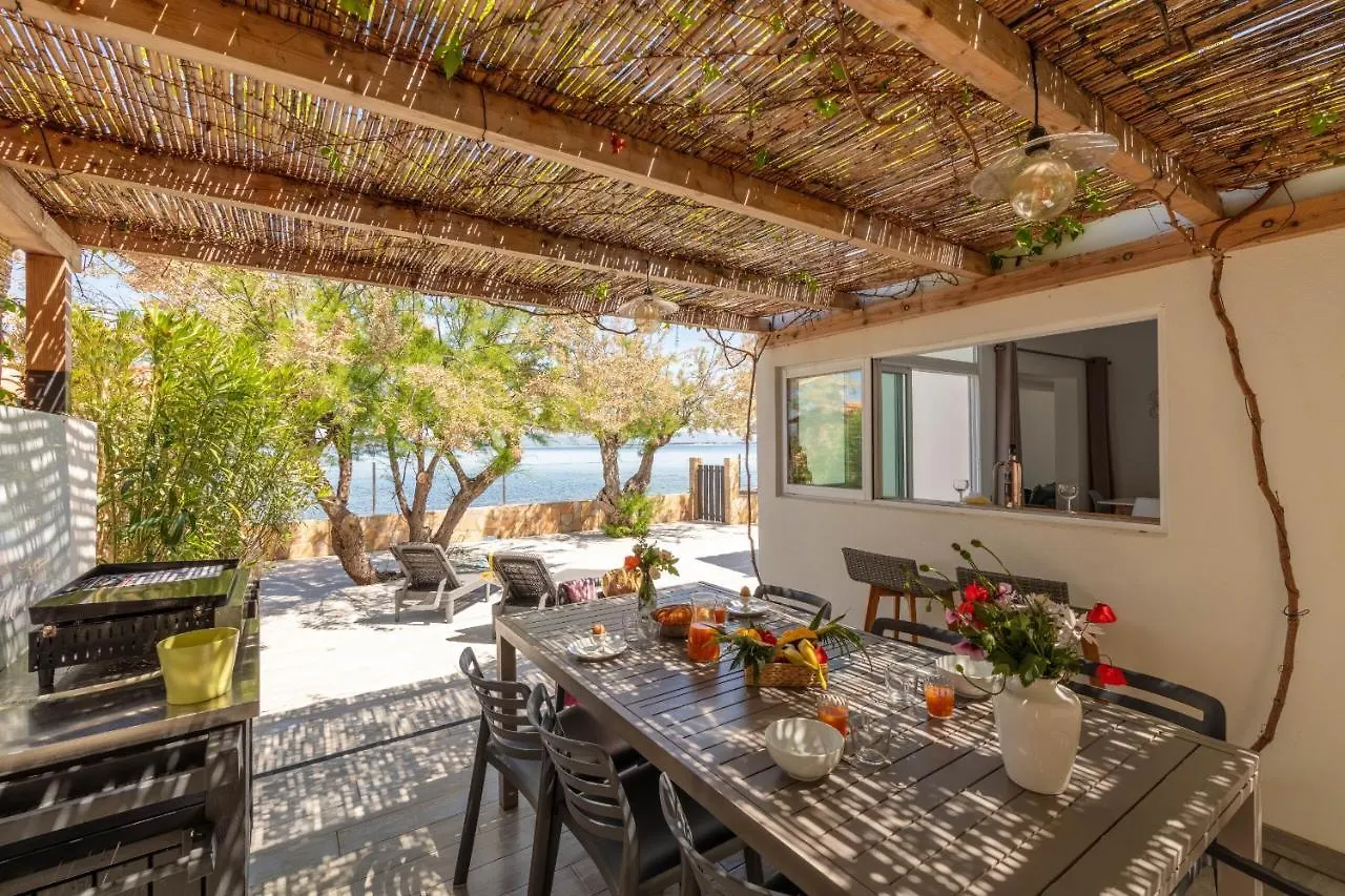 Mon Reve, Charmant Cabanon Les Pieds Dans L'Eau A La Madrague, Confortable Et Lumineux Hyeres